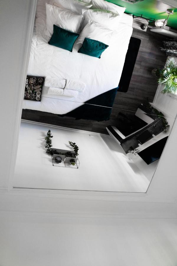 Suite L'Eclipse Paris, Logement Avec Jacuzzi, A 10 Minutes Des Champs Elysees Levallois-Perret Luaran gambar